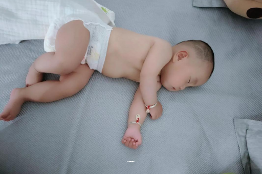 福安怀孕多久会显肚子